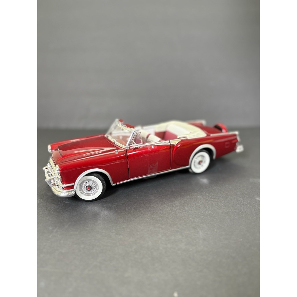 Road Signature 1953 Packard Caribbean Convertible 1:18 Diecast 92798 Red No Box